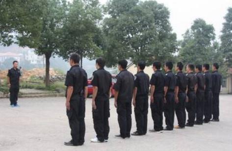 關于小區(qū)的門口物業(yè)保安的工作職責，有興趣的可以了解下